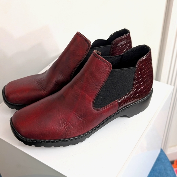 RIEKER LADIES WARM LINED PULL ON WINTER ANKLE WEDGE CHELSEA BOOTS Maroon Croc 36 - Picture 1 of 9